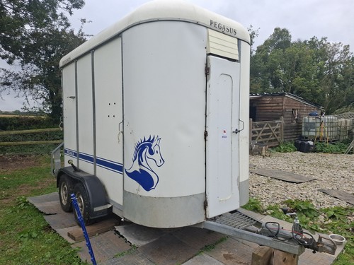 Pegasus horse trailer - pegasus,