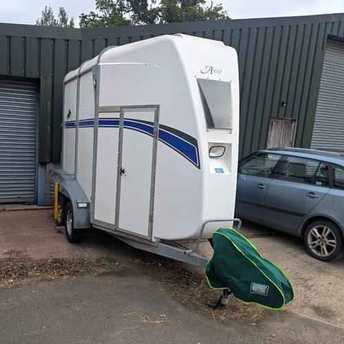 Bateson ascot horse trailer - horse,